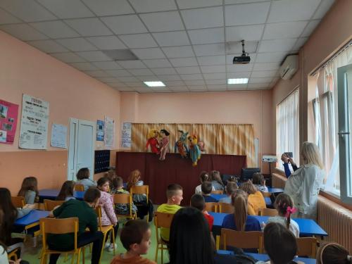 IMG-af7cd24799b2f9f3f3c4f5f1f97fd7e8-V